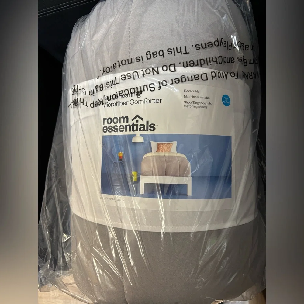 Room Essentials Reversible Microfiber Comforter - Gray & White - Twin/Twin XL